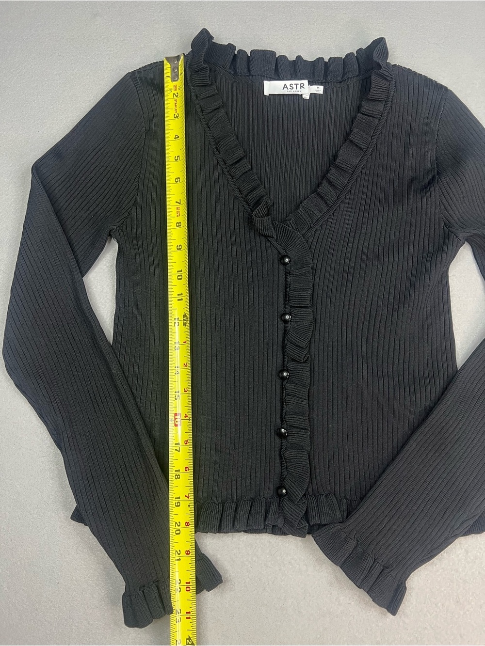 Astr The Label Black Ruffled Ribbed Button-Front Cardigan - Picture 4 of 7